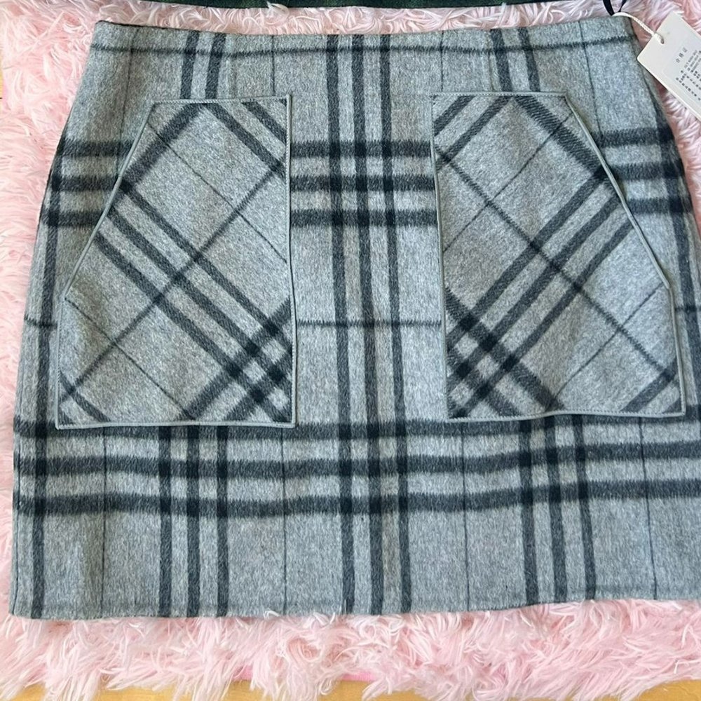 M Sized Cheek Houndstooth Short Skirt, whole wollen, brand new with tag